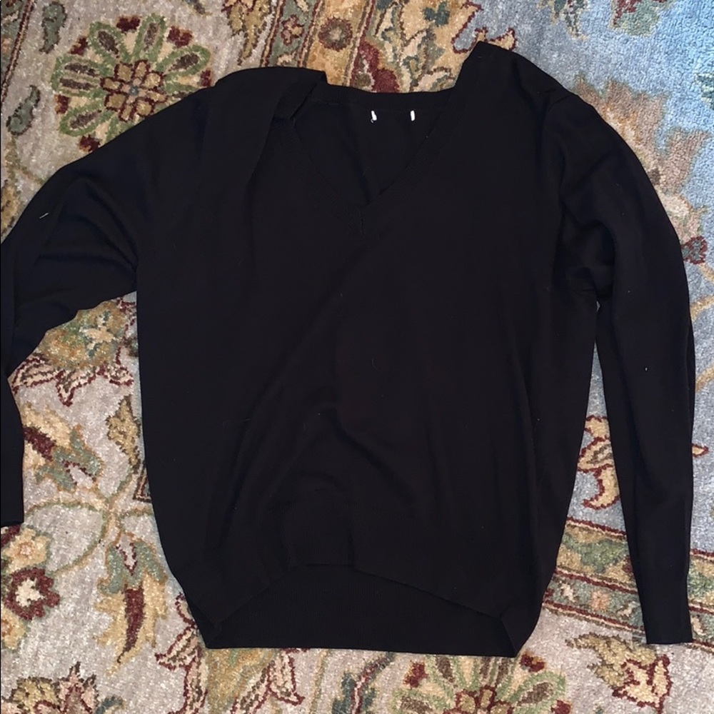 Thin H&M v neck sweater